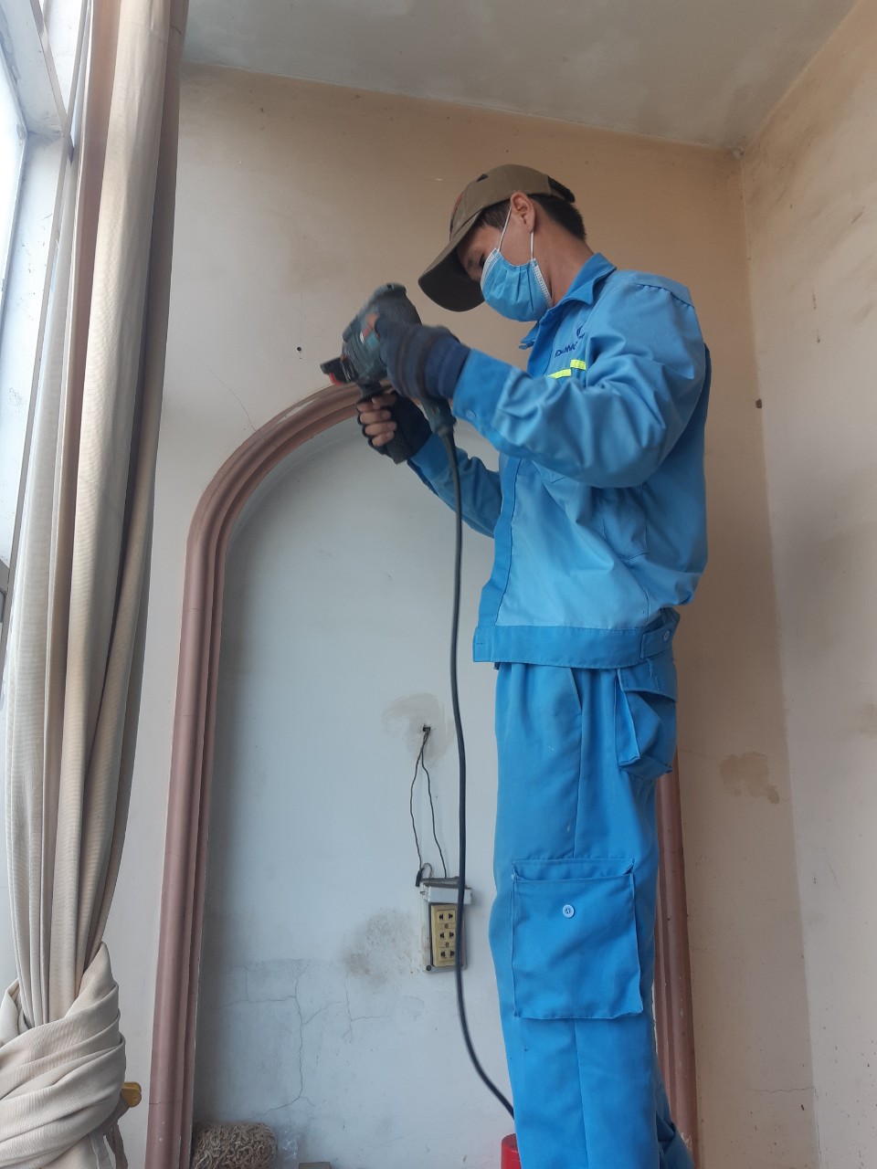 Lắp máy lạnh gần Hai Bà Trưng: căn hộ, nhà phố cao tầng và văn phòng — khoan tường, đi ống, dàn nóng ban công
