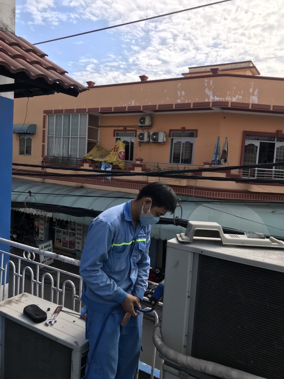Sửa máy lạnh gần Tân Định sau cúp điện, giông sét hay aptomat ngắt: kiểm tra gì trước khi gọi kỹ thuật