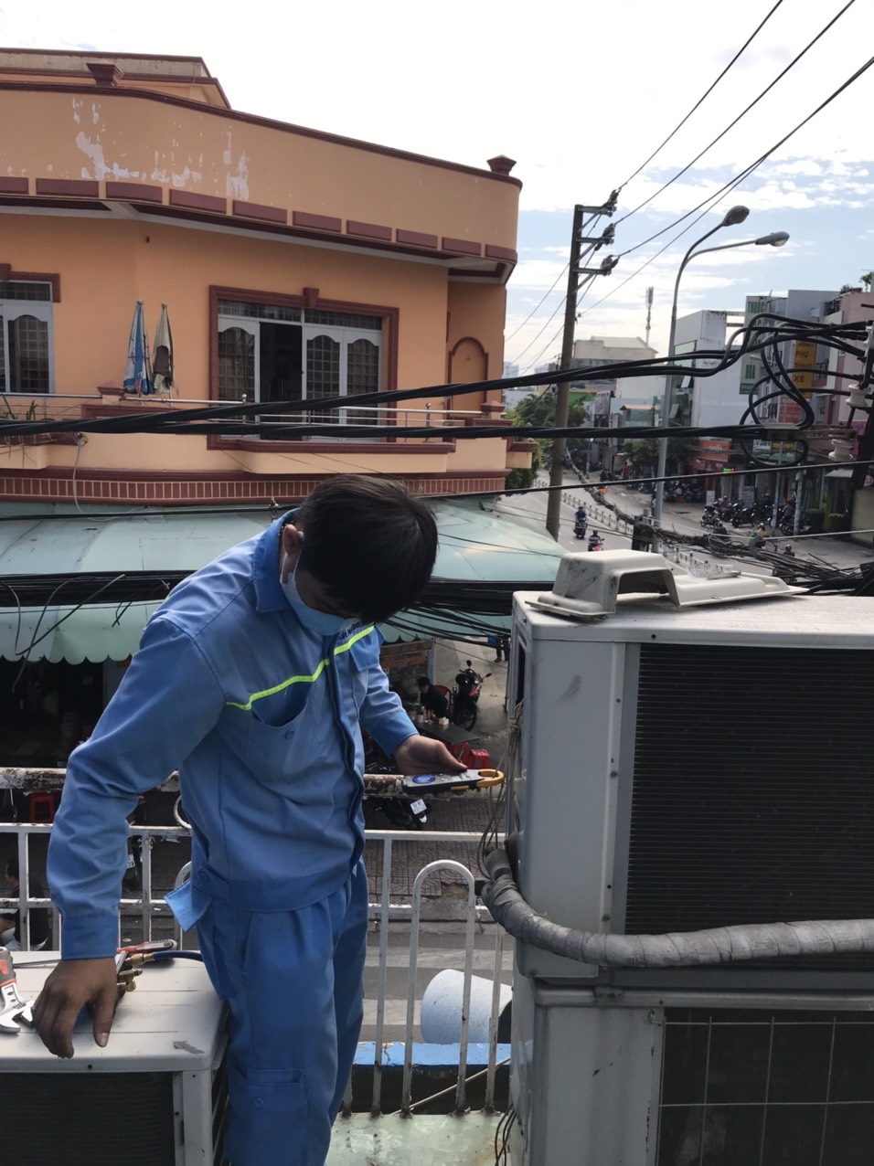 Sửa máy lạnh gần Công viên Kỳ Hòa khi máy lỗi sau lần tự vệ sinh: không lên nguồn, nhảy aptomat, đèn nháy, chảy nước