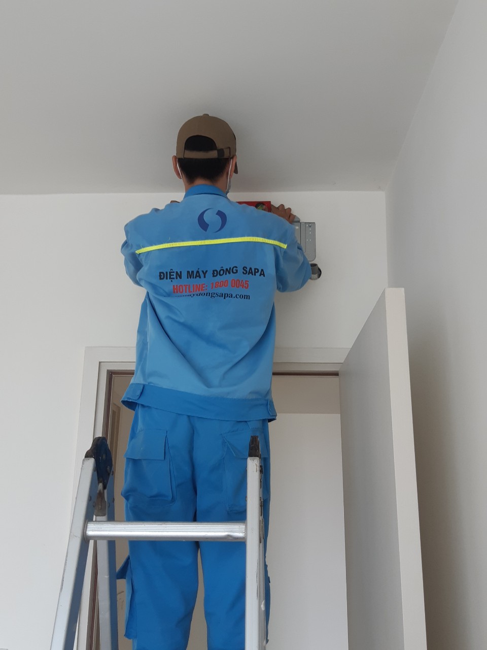 Thợ sửa máy lạnh uy tín Quận 10 Điện máy Đông Sapa kiểm tra và nạp gas tại nhà