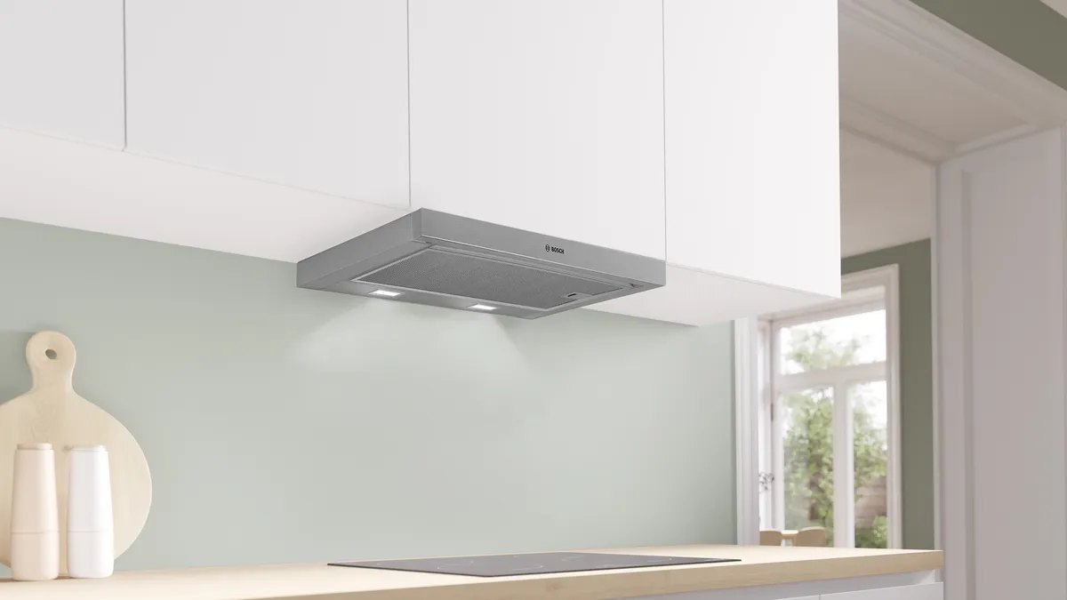 Máy hút mùi Bosch DFS067A51 lắp âm tủ bếp trên trong gian bếp nhỏ