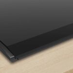 Góc mặt kính gốm và viền cạnh của bếp từ Bosch nhìn cận cảnh